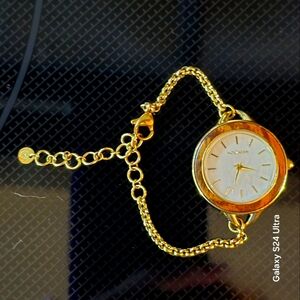 Nwot gold watch. 4 month old.